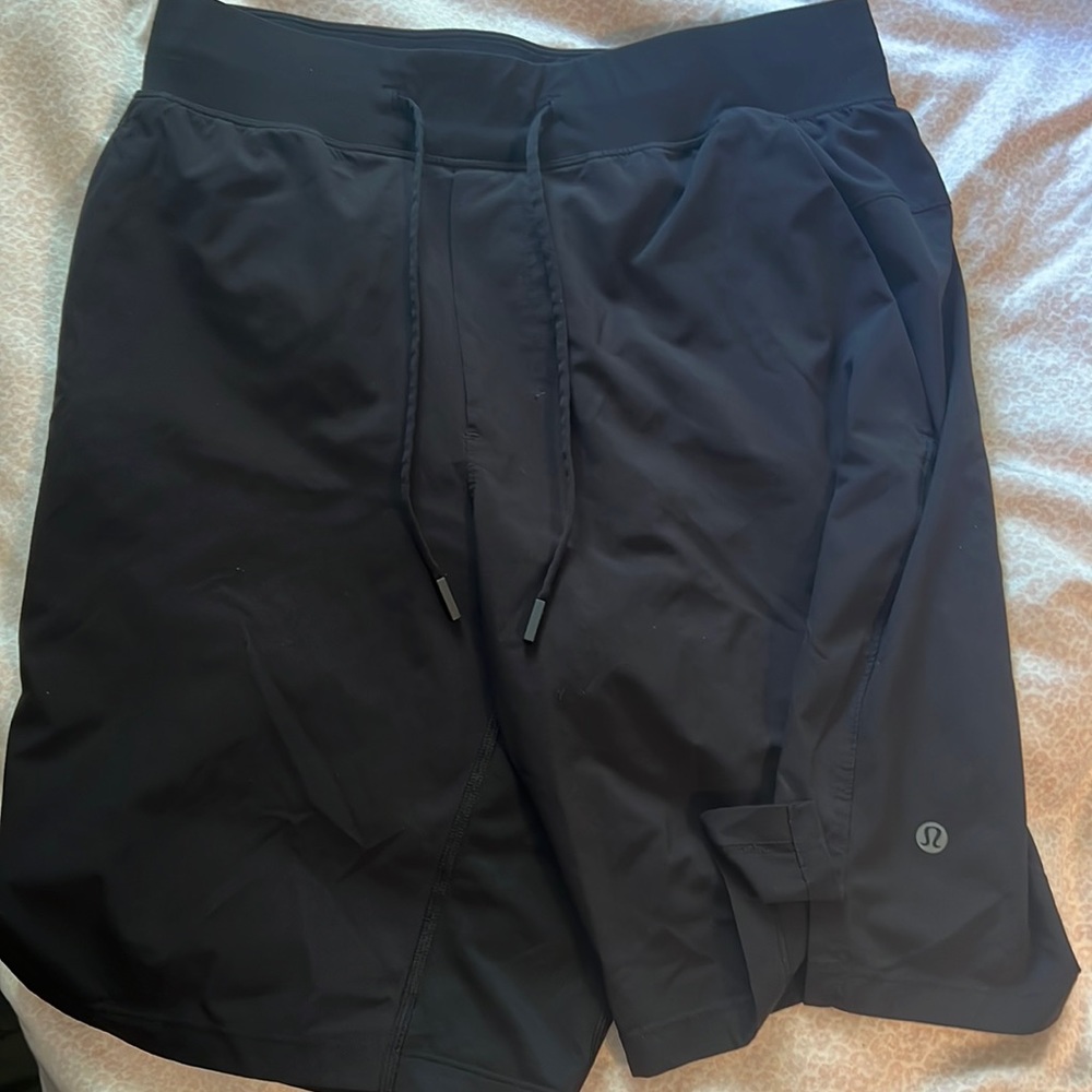 Men’s Lululemon medium linerless shorts